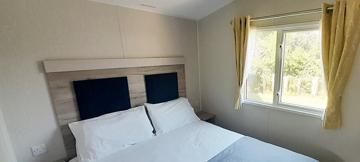 Willerby Linwood double bedroom