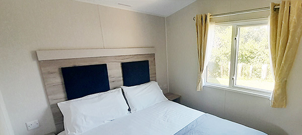 Willerby Linwood double bedroom